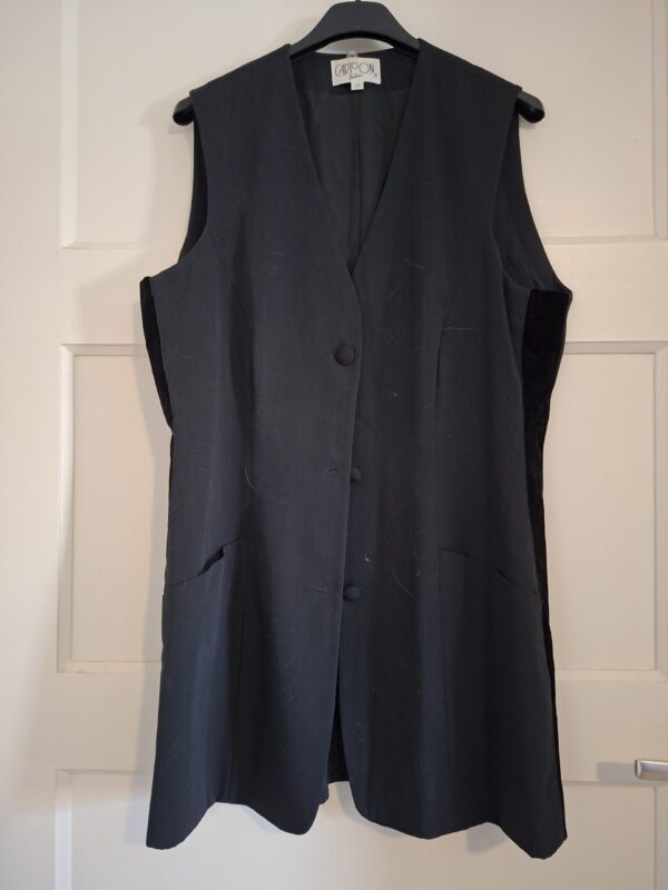 20260123_153441 Cartoon lang zwart gilet met grijze panelen - maat 36 (55.)