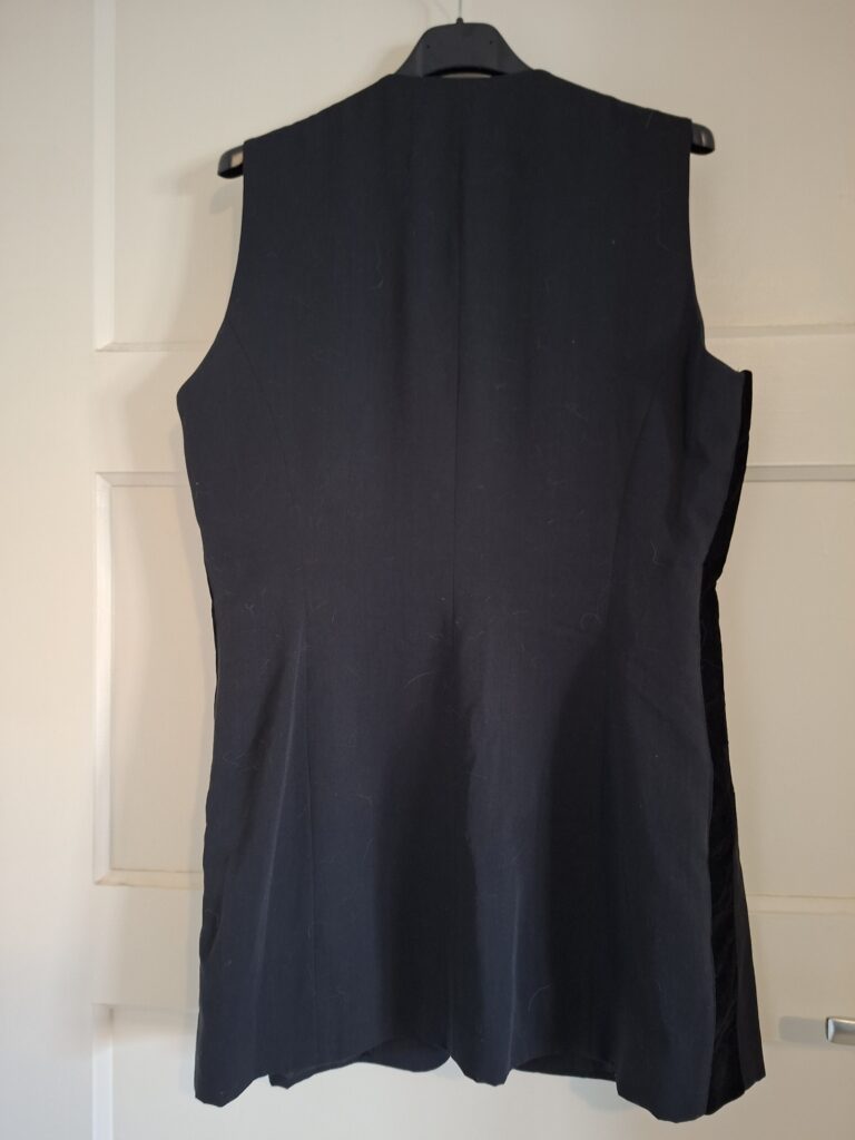 Cartoon lang zwart gilet met grijze panelen - maat 36 (55.)