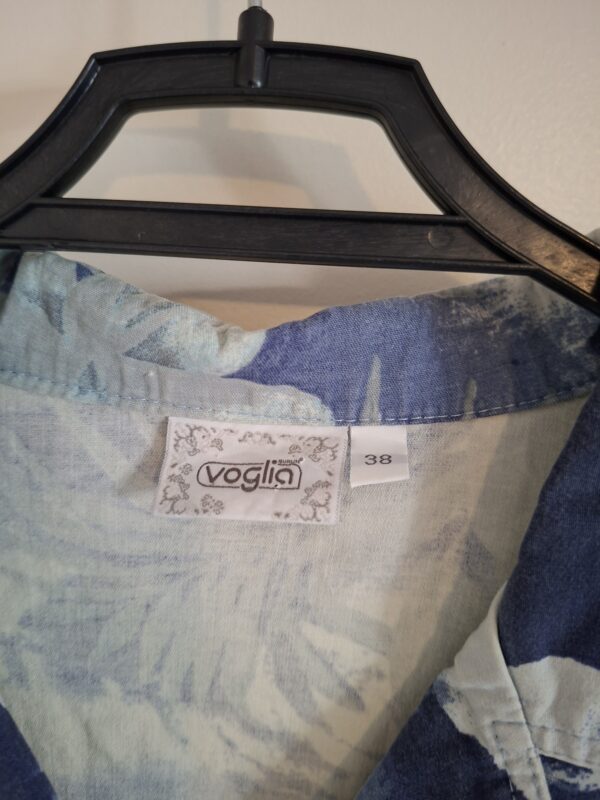 20260123_153643 Voglia denim jasje met tropische print blauw/groen - maat 38 (56.)