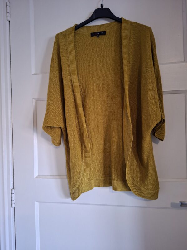 Lola Liza okergeel vest met goudaccent en korte mouwen - maat 40 (103.)