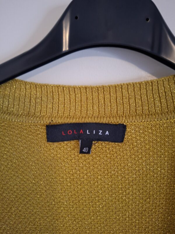 Lola Liza okergeel vest met goudaccent en korte mouwen - maat 40 (103.)