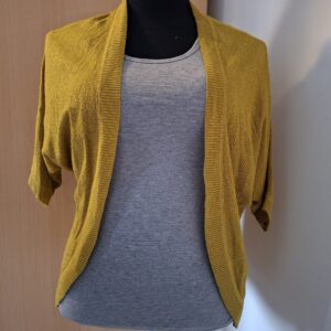 Lola Liza okergeel vest met goudaccent en korte mouwen - maat 40 (103.)