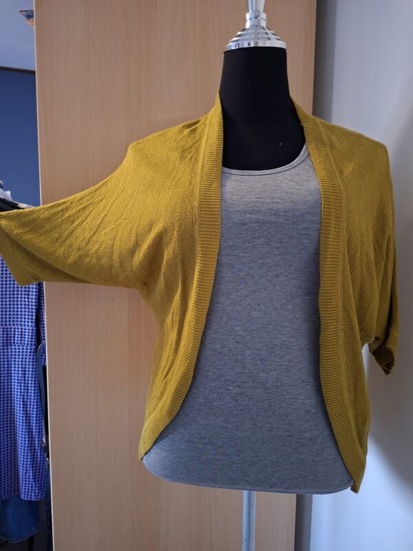 Lola Liza okergeel vest met goudaccent en korte mouwen - maat 40 (103.)