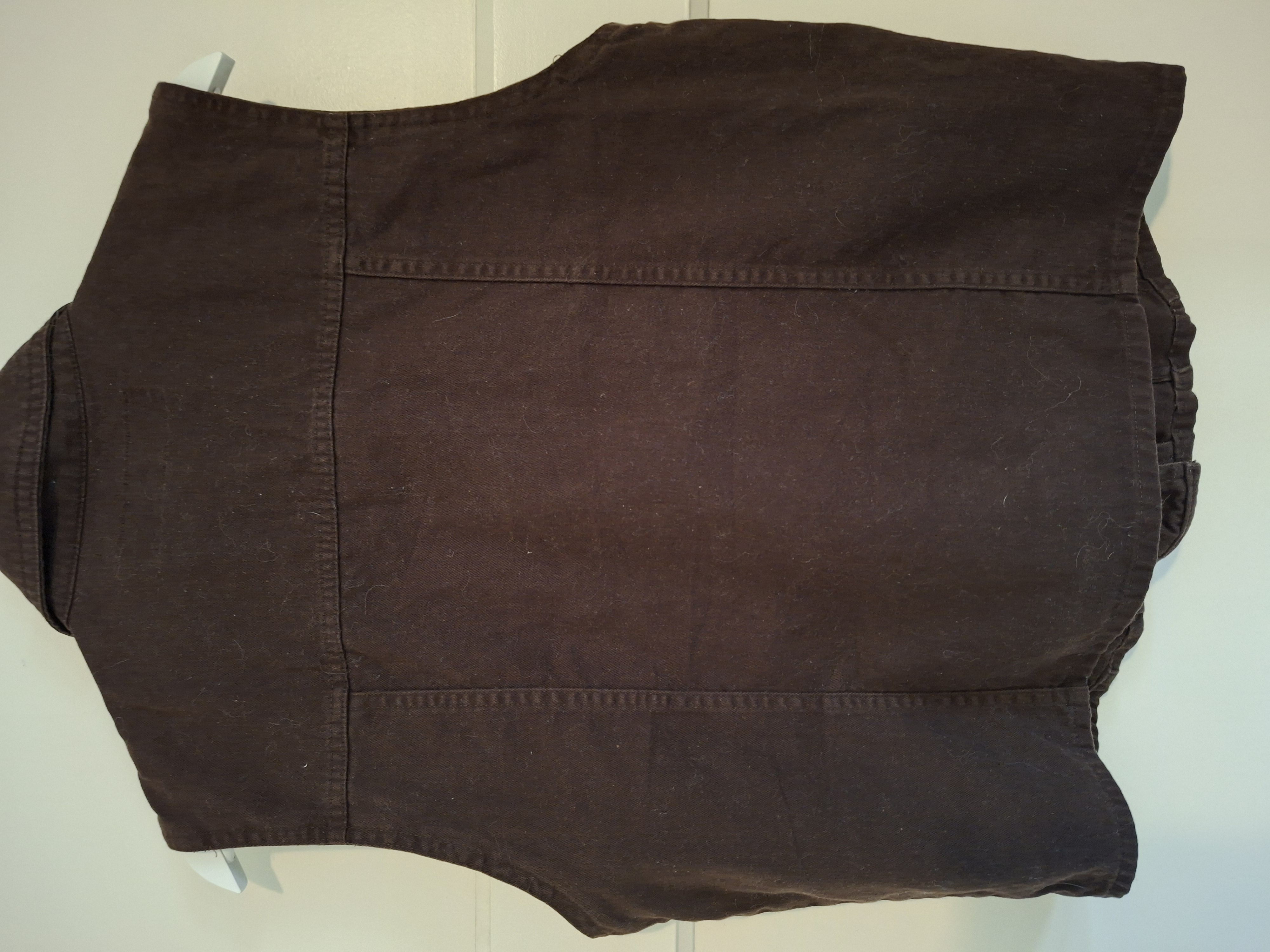 Camel donkerbruin mouwloos jasje met grote zakken - maat L (118.)