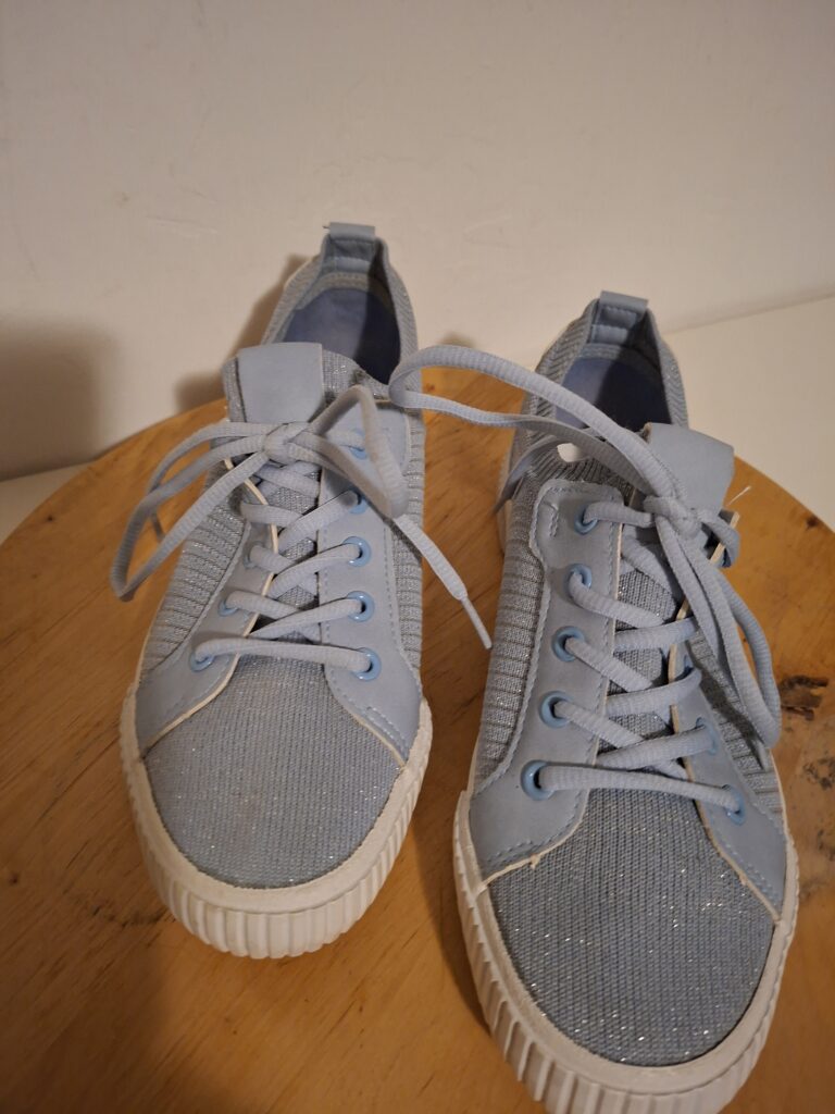 Grijsblauwe sneakers met glitters maat 39