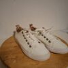 20260123_182547 Witte sneakers met goudbruine details maat 39