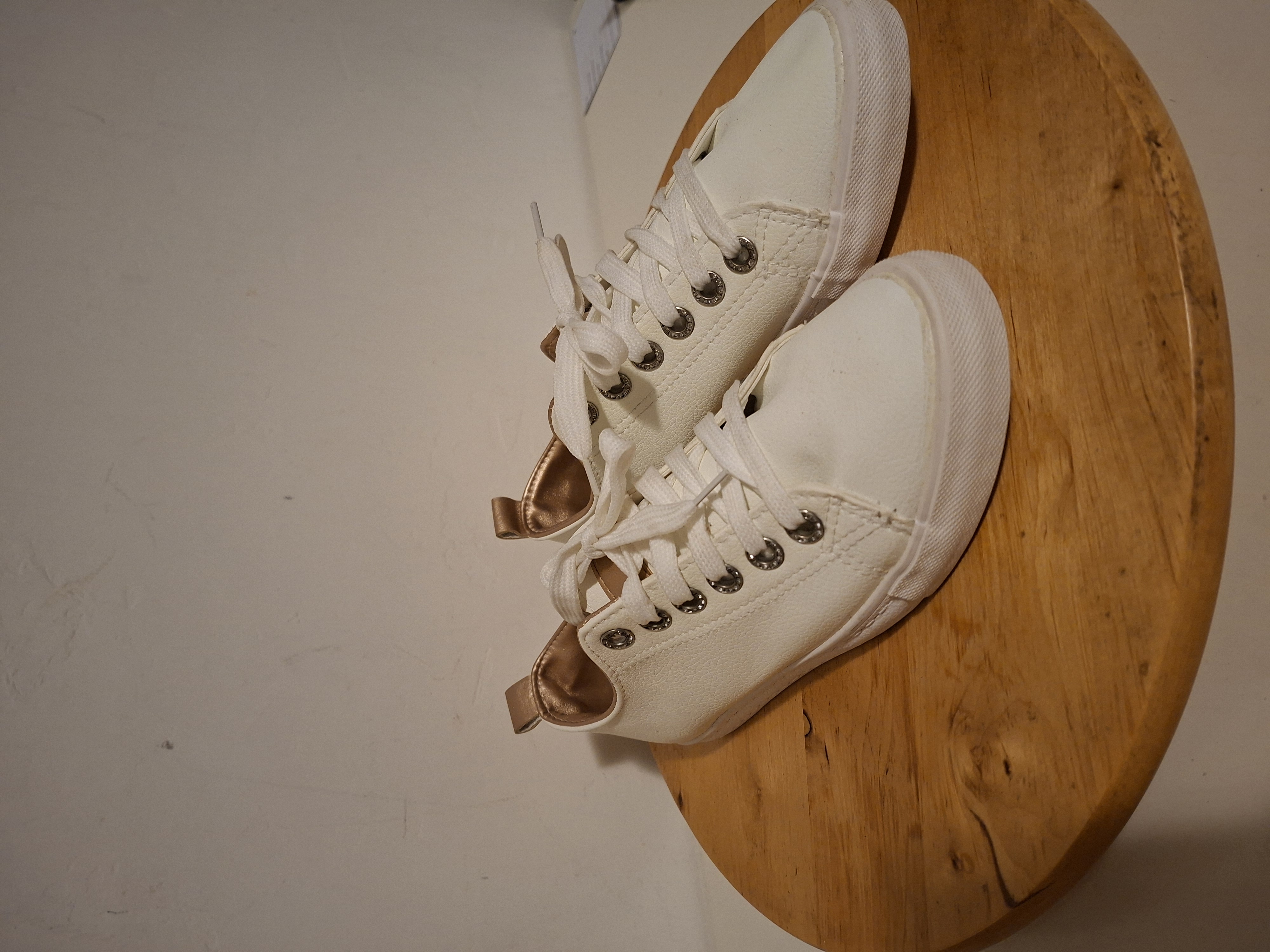 Witte sneakers met goudbruine details maat 39