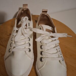 20260123_182605 Witte sneakers met goudbruine details maat 39