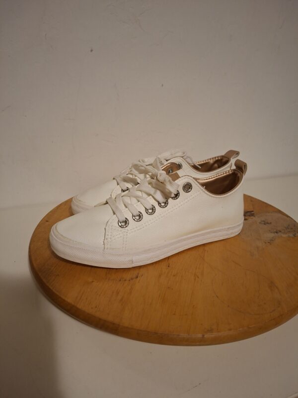 20260123_182613 Witte sneakers met goudbruine details maat 39