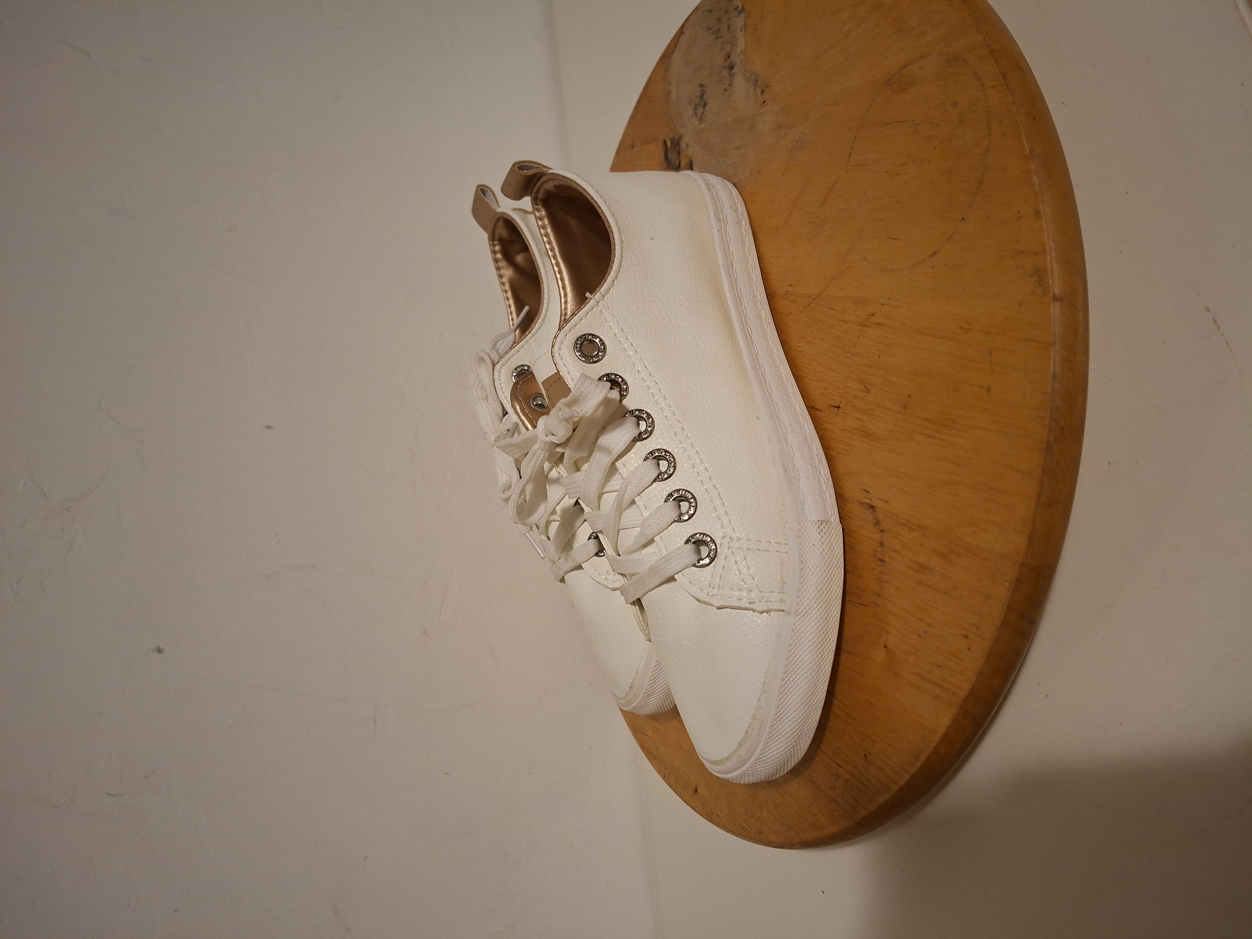 Witte sneakers met goudbruine details maat 39