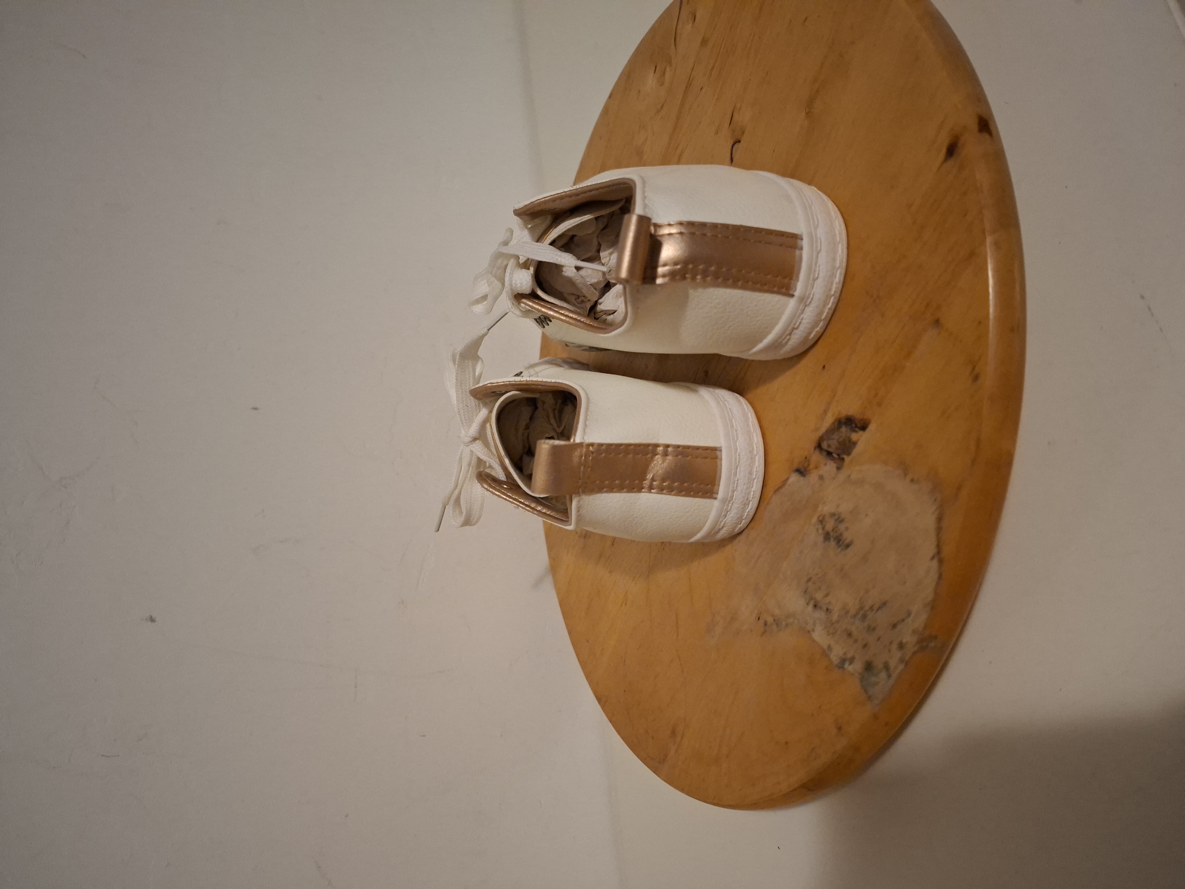 Witte sneakers met goudbruine details maat 39