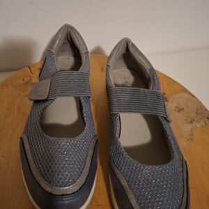 20260123_182949 Grijze Mary Jane schoenen met glitters maat 41