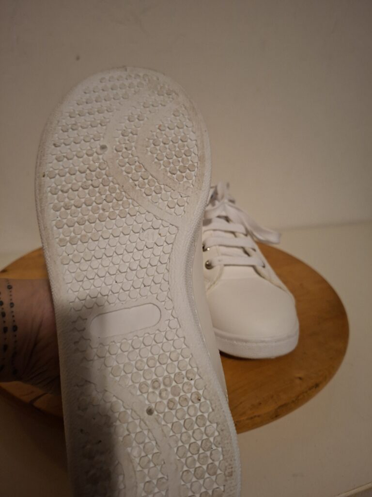 Witte sneakers met lichtgrijze accenten maat 41