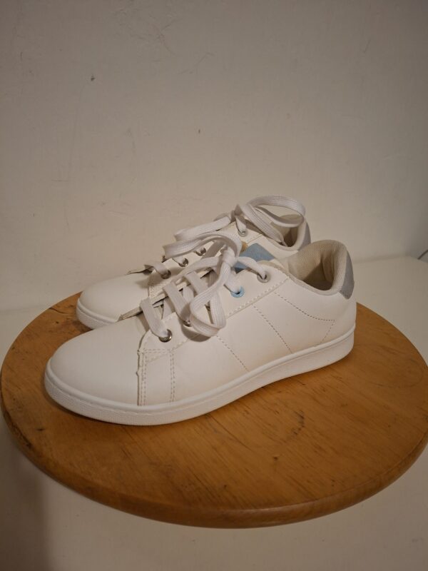 Witte sneakers met lichtgrijze accenten maat 41