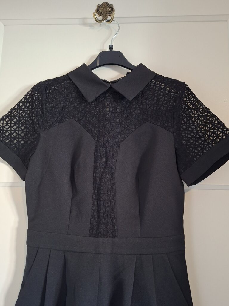 Girls on Film zwarte jumpsuit met kant maat 38 (52.)