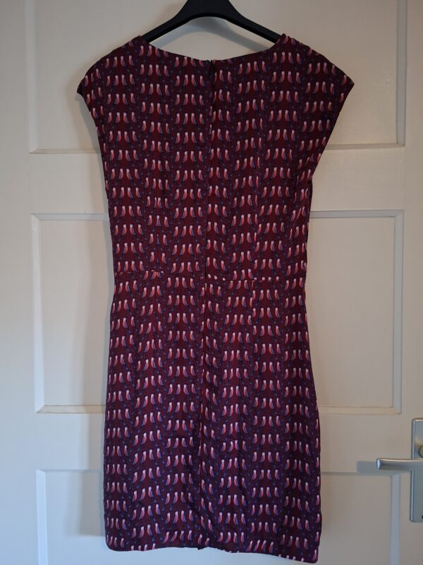 20260124_152113 Zara jurk bordeaux met roze vogeltjes maat M (39.)