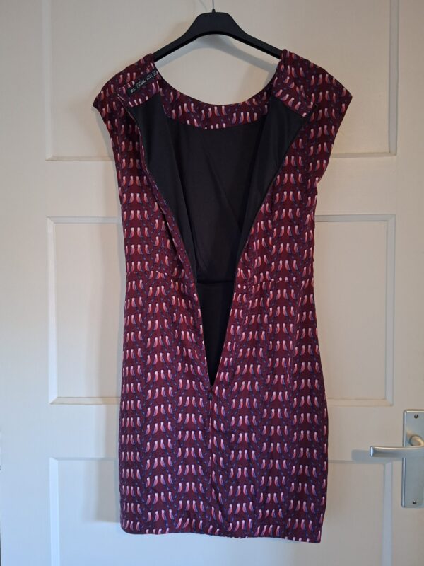 20260124_152124 Zara jurk bordeaux met roze vogeltjes maat M (39.)