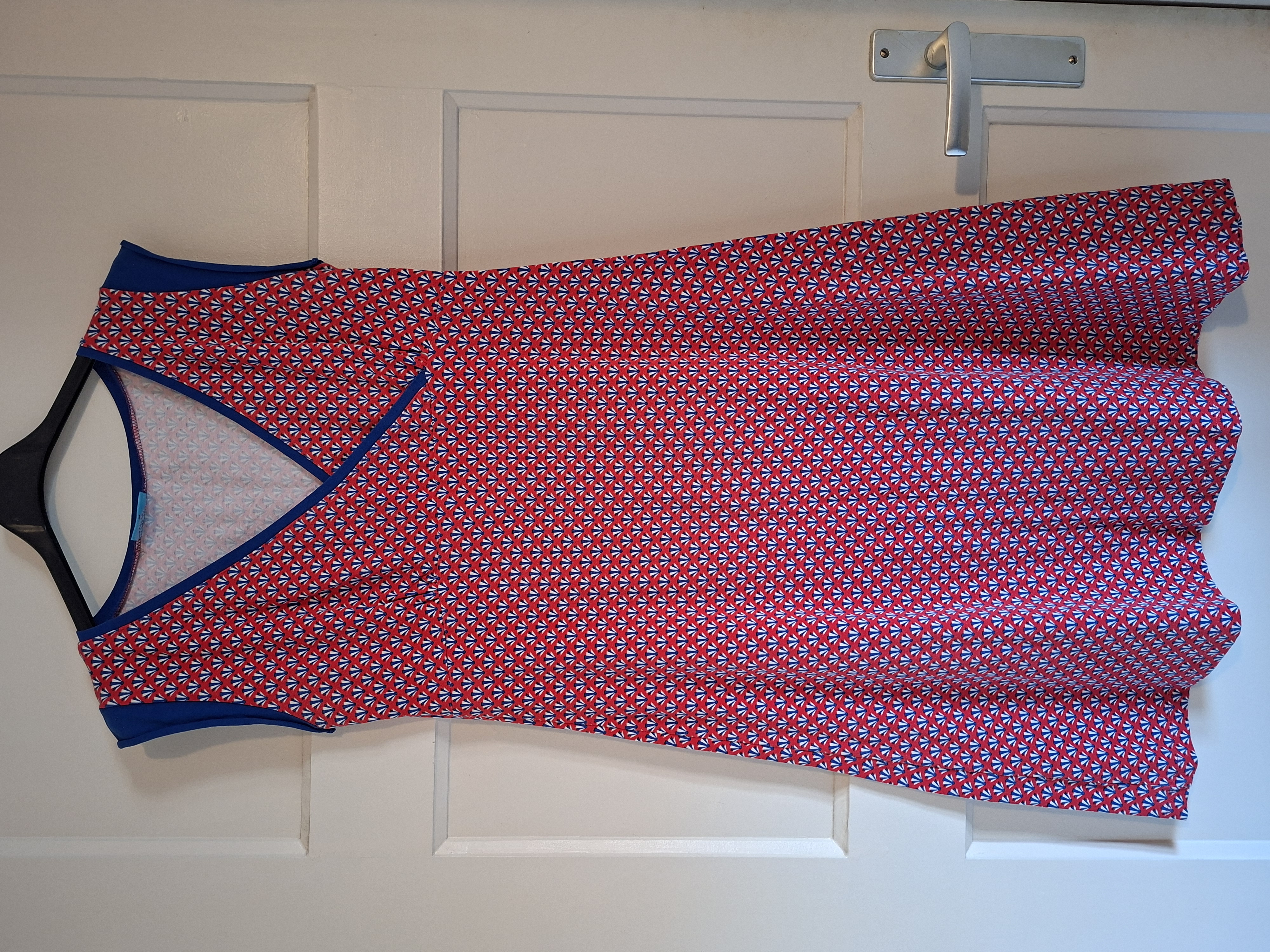 20260124_152235 Froy & Dind retro jurk rood/blauwe print maat M (40.)