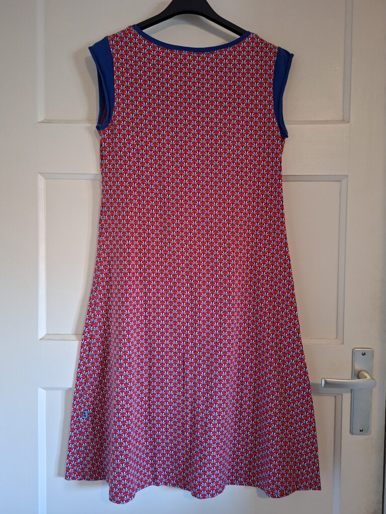 20260124_152304 Froy & Dind retro jurk rood/blauwe print maat M (40.)