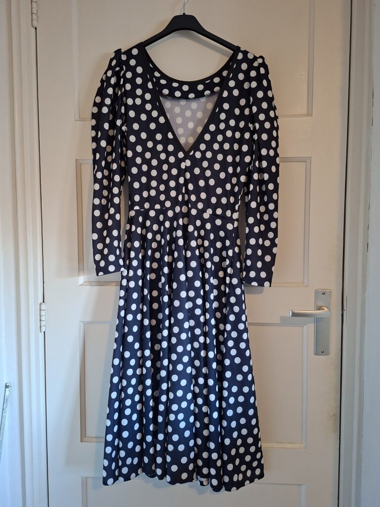 Retro zwarte jurk met witte bollen maat S (45.)