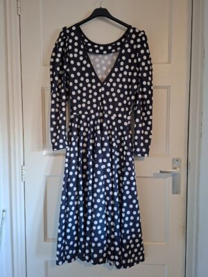 20260124_152823 Retro zwarte jurk met witte bollen maat S (45.)