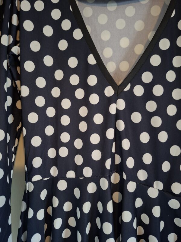 20260124_152828 Retro zwarte jurk met witte bollen maat S (45.)