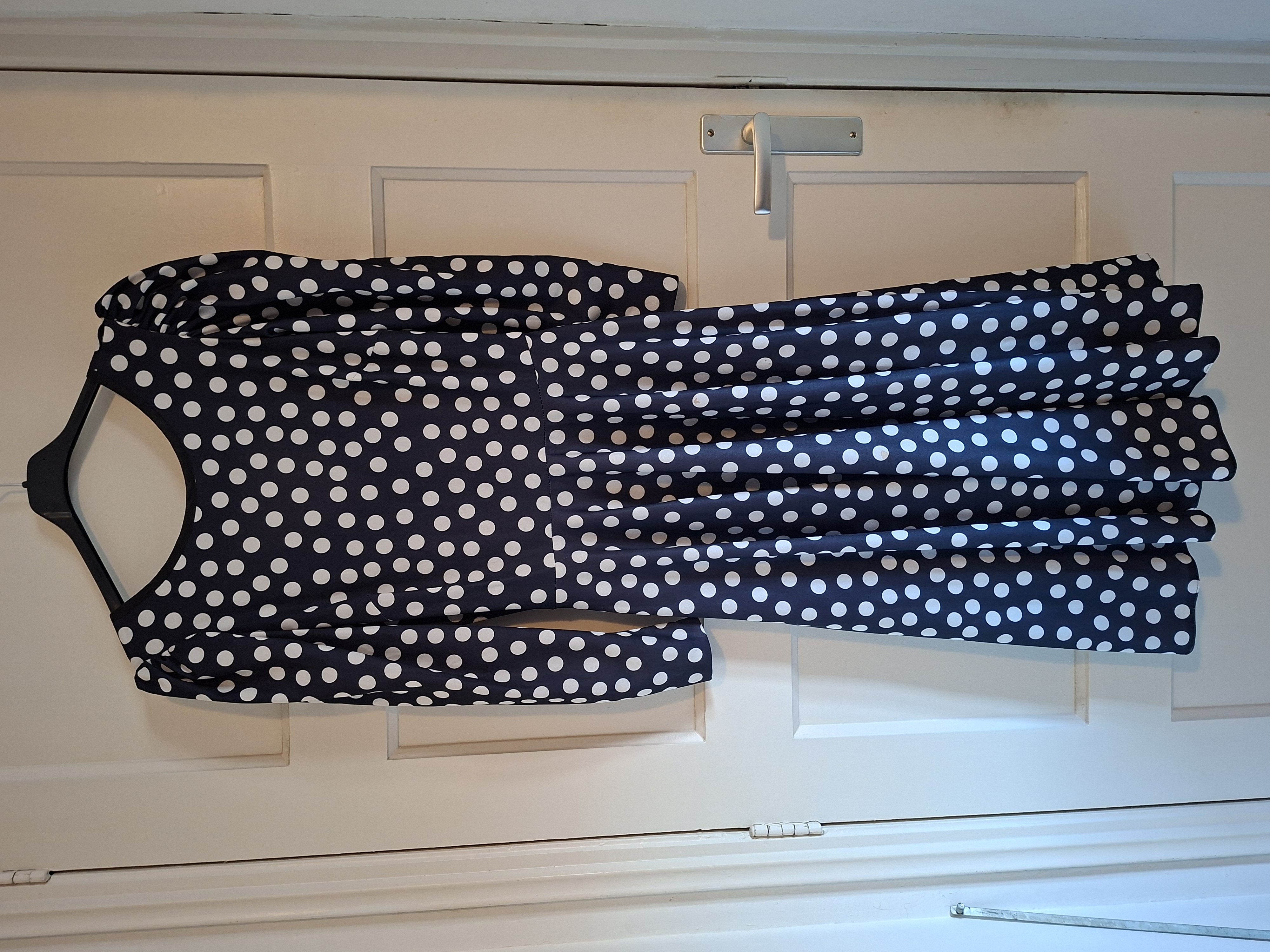 Retro zwarte jurk met witte bollen maat S (45.)