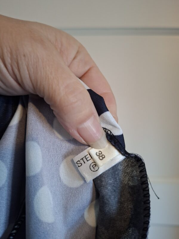 20260124_152900 Retro zwarte jurk met witte bollen maat S (45.)