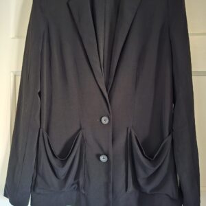 Zwarte wat langere blazer maat S