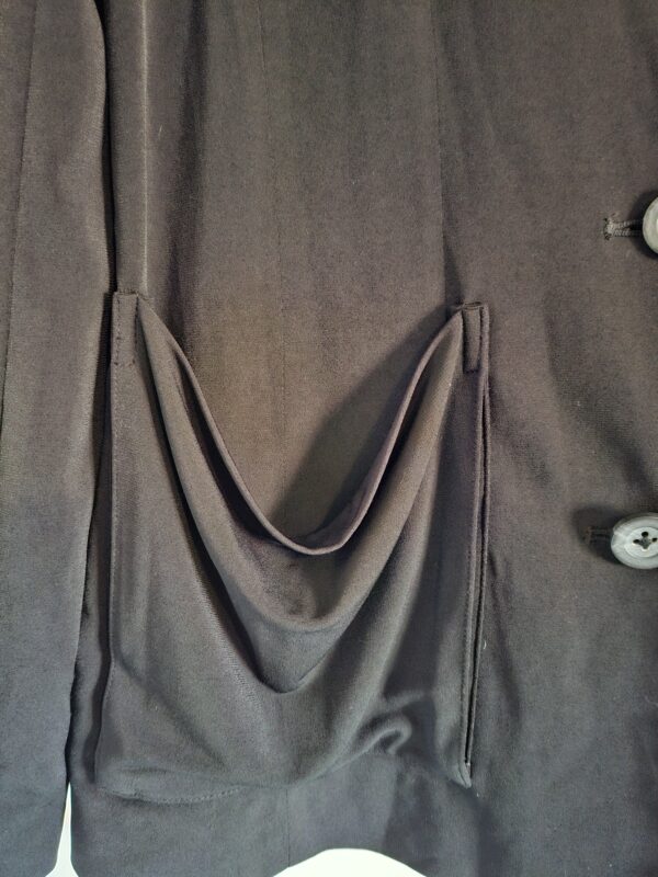 Zwarte wat langere blazer maat S