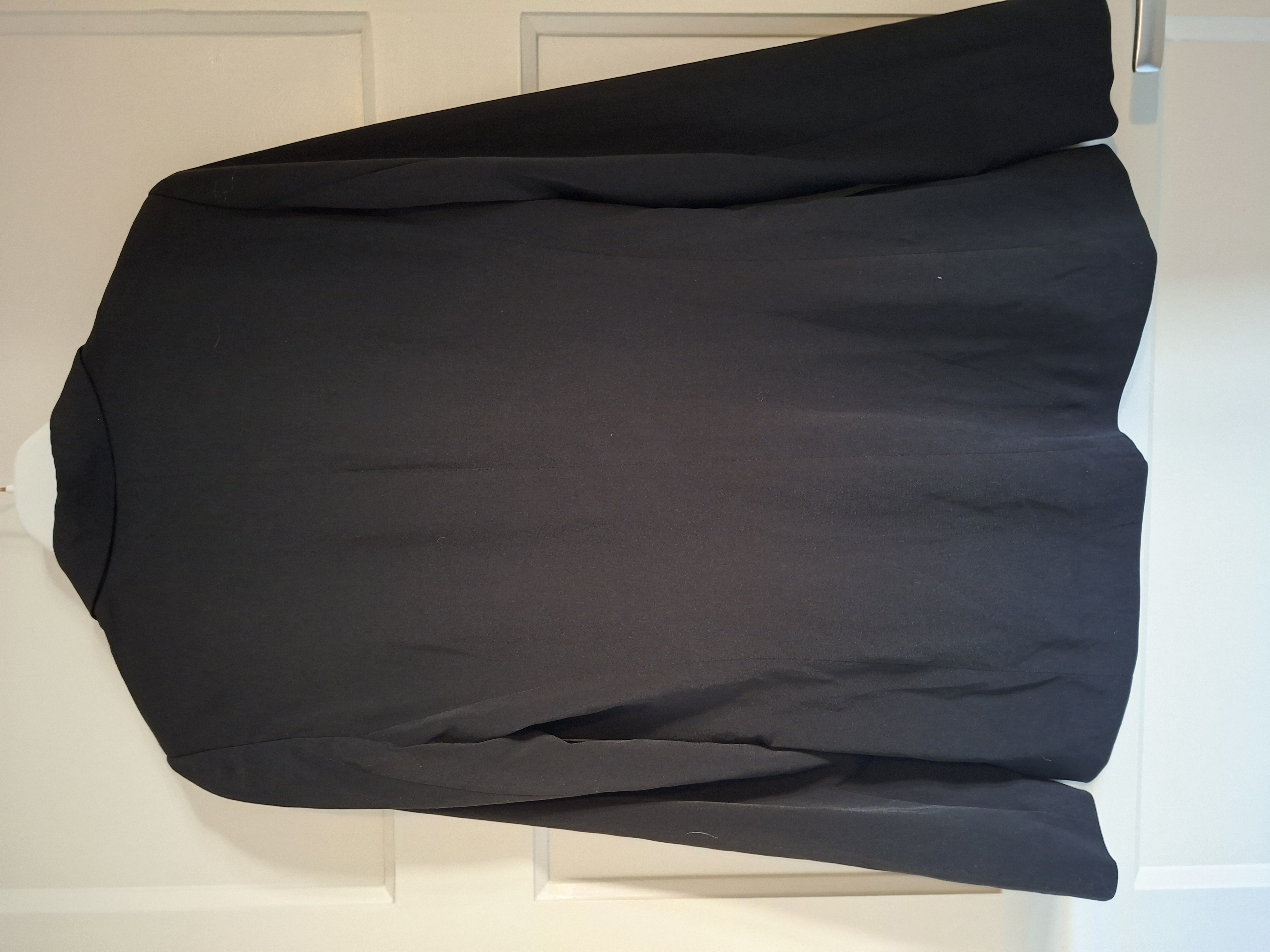 Zwarte wat langere blazer maat S