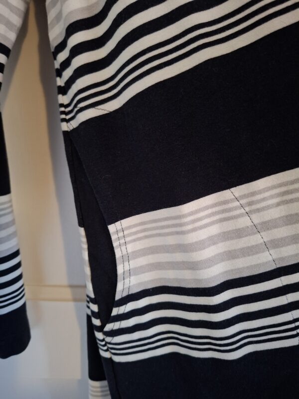 Nanso zwart wit grijs gestreept lang vest maat L