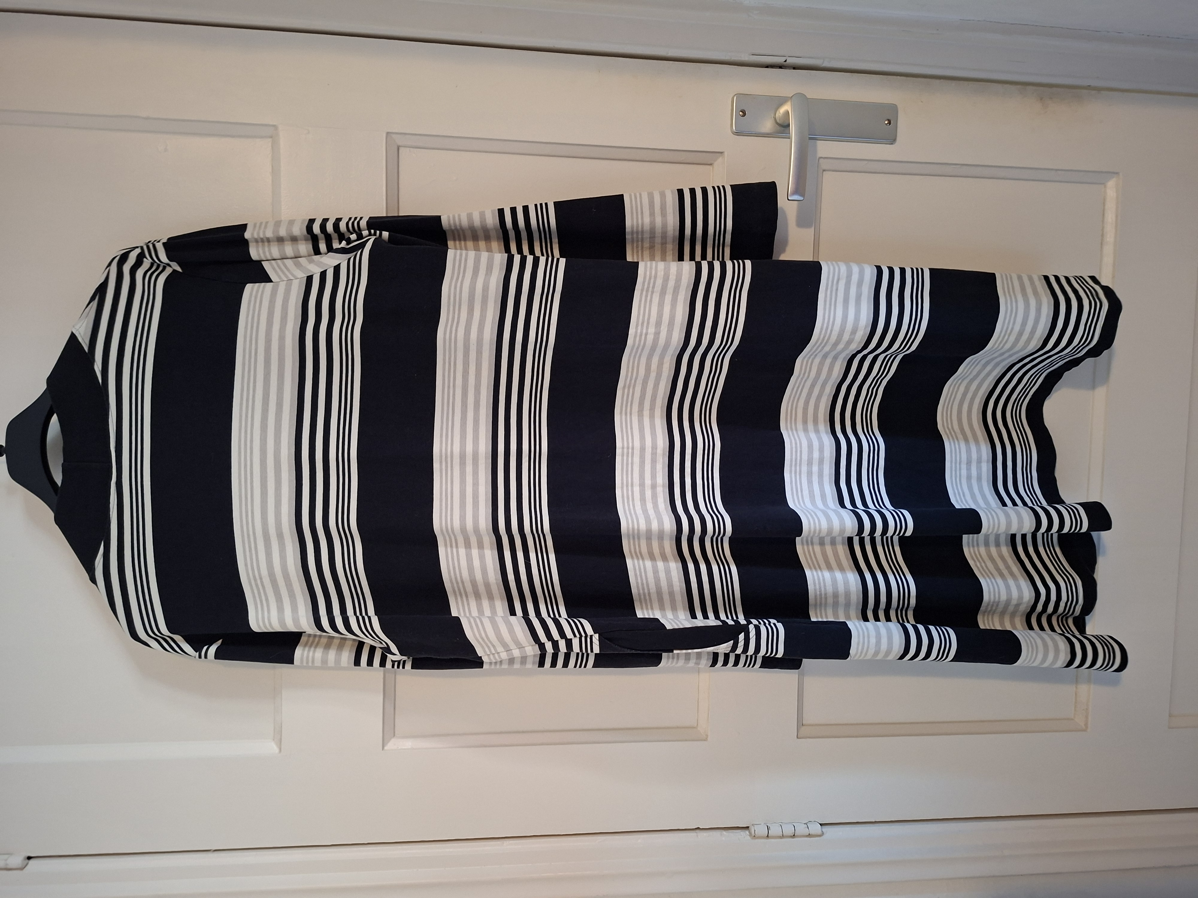 Nanso zwart wit grijs gestreept lang vest maat L