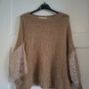 20260125_155022_001 Amelie & Amelie cognac trui met pailletten mouwen maat M