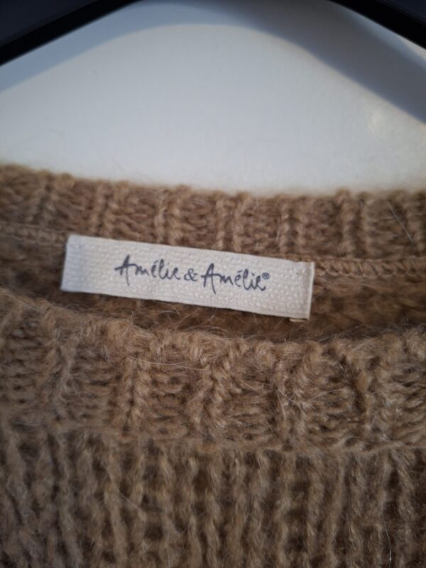 20260125_155027 Amelie & Amelie cognac trui met pailletten mouwen maat M