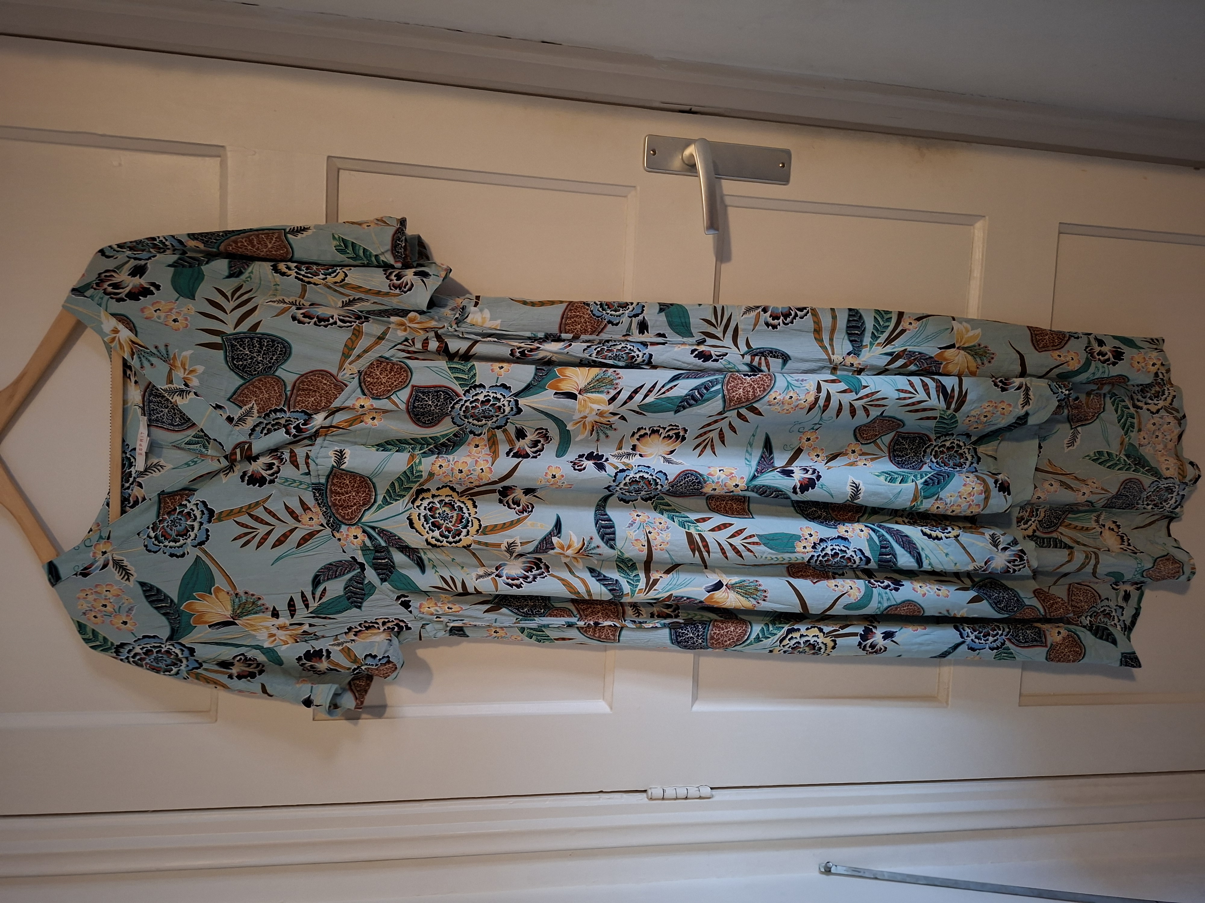 Lichtblauwe maxi jurk met bloemen en bladdessin