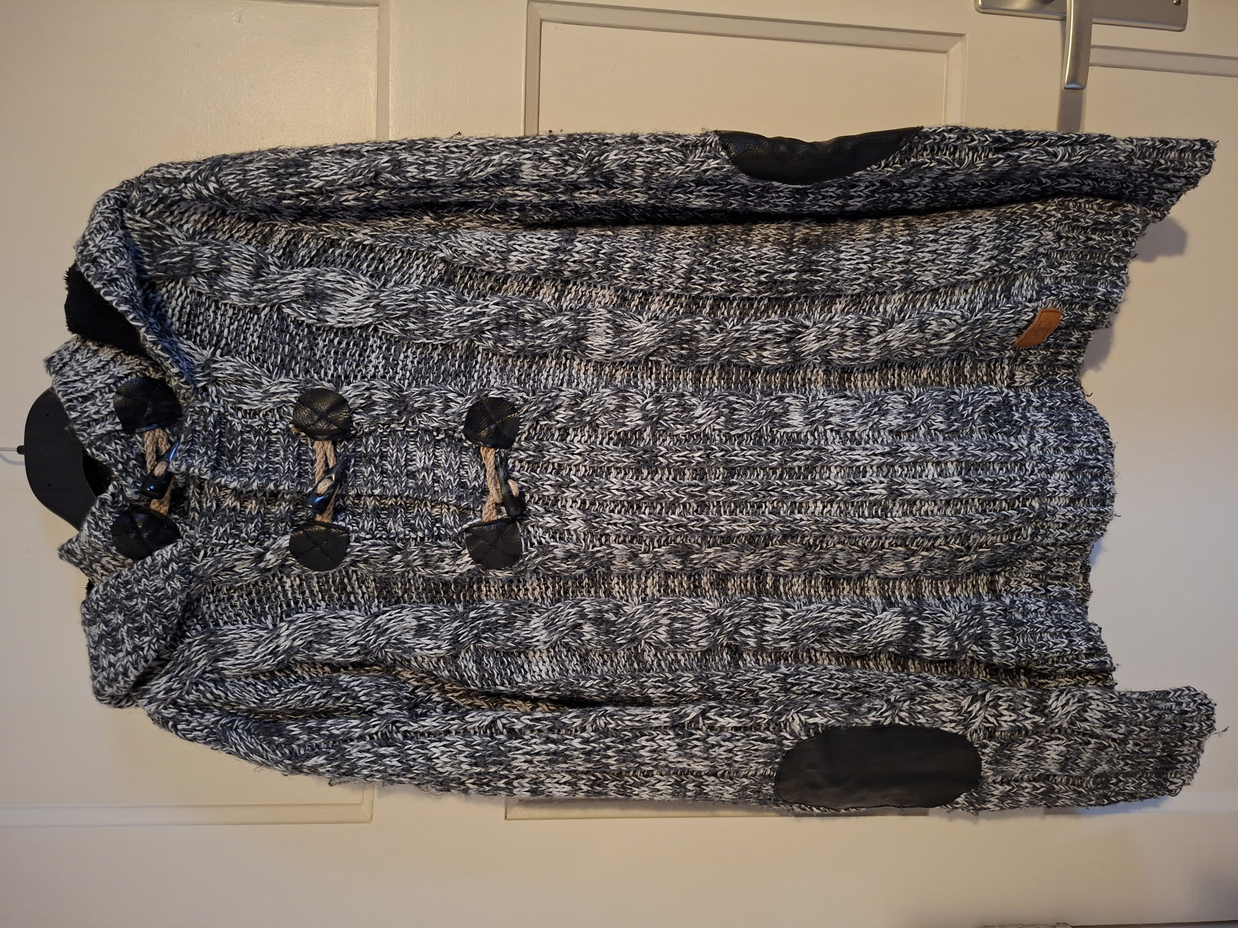 Young & Rich gebreide trui met capuchon maat L