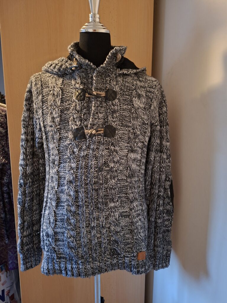 Young & Rich gebreide trui met capuchon maat L