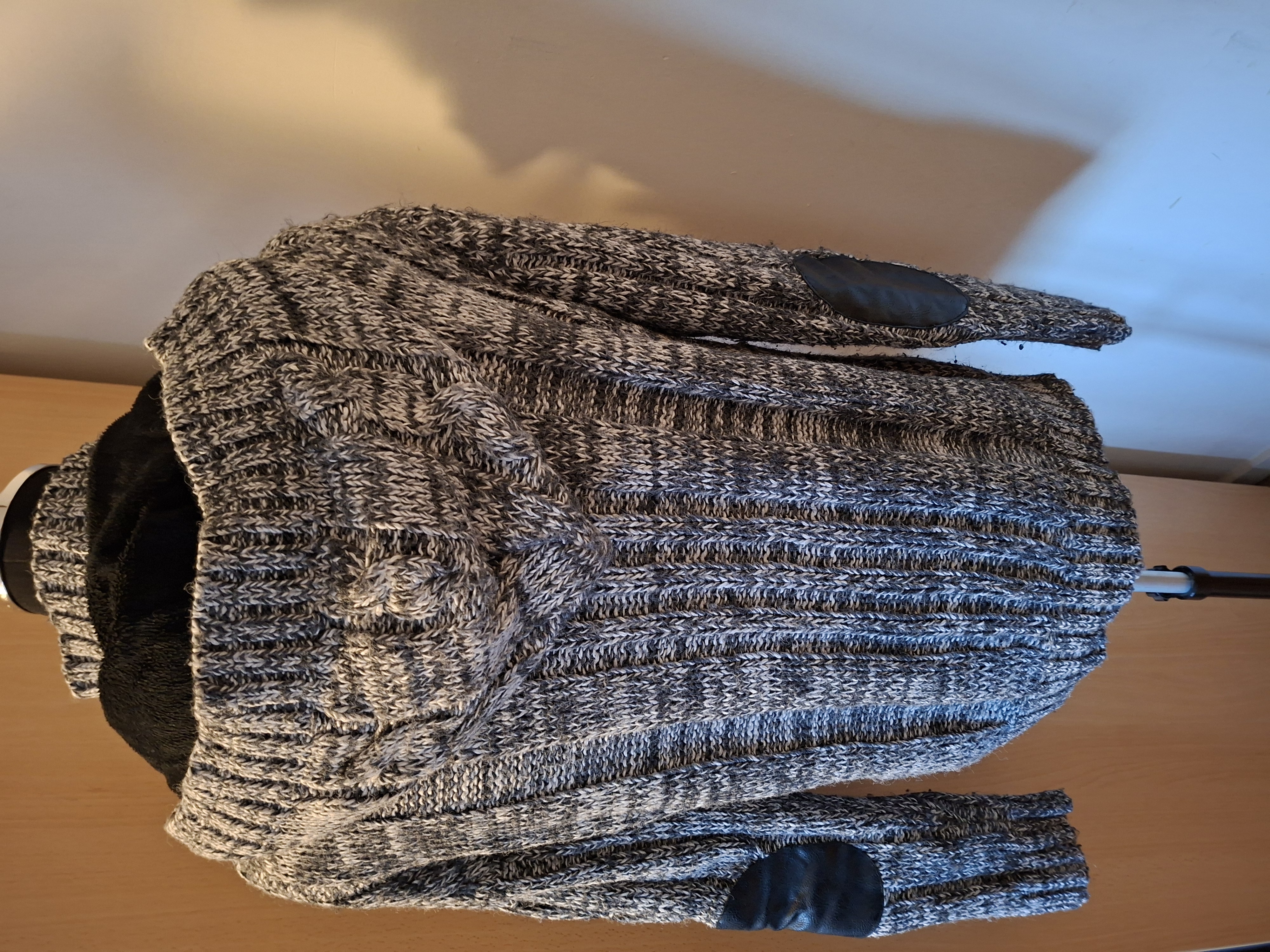 Young & Rich gebreide trui met capuchon maat L