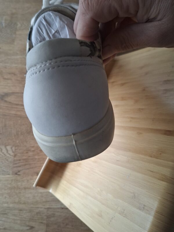 20260128_114510_001 Ecco sneakers wit met tropische bloemenprint maat 42