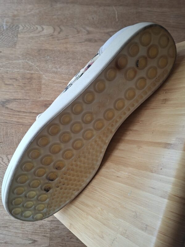 20260128_114519 Ecco sneakers wit met tropische bloemenprint maat 42