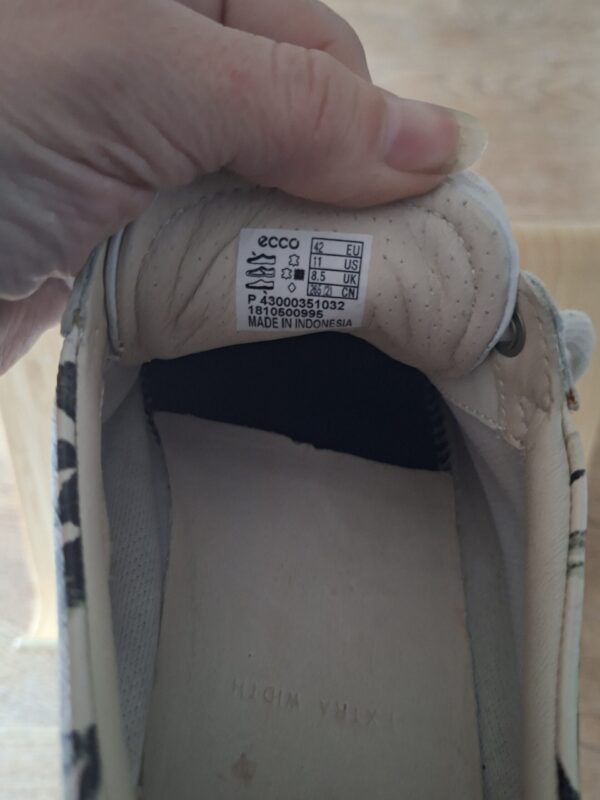 20260128_114734 Ecco sneakers wit met tropische bloemenprint maat 42