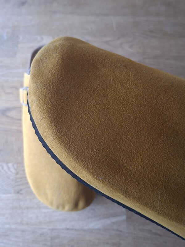 Suède clogs mosterdgeel maat 43