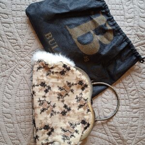 Bulaggi vintage clutch beige met zwart borduurwerk en bont