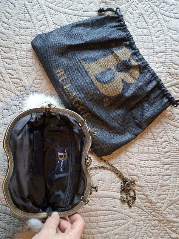 20260129_151824_001 Bulaggi vintage clutch beige met zwart borduurwerk en bont