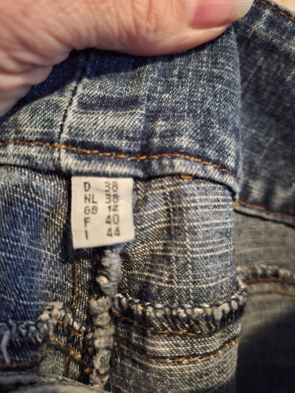 20260129_160742 Jeans driekwartlengte met verstelbare pijpen maat 38