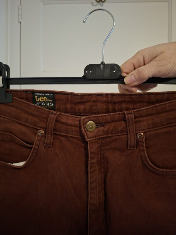 Lee donkerrode broek maat 28
