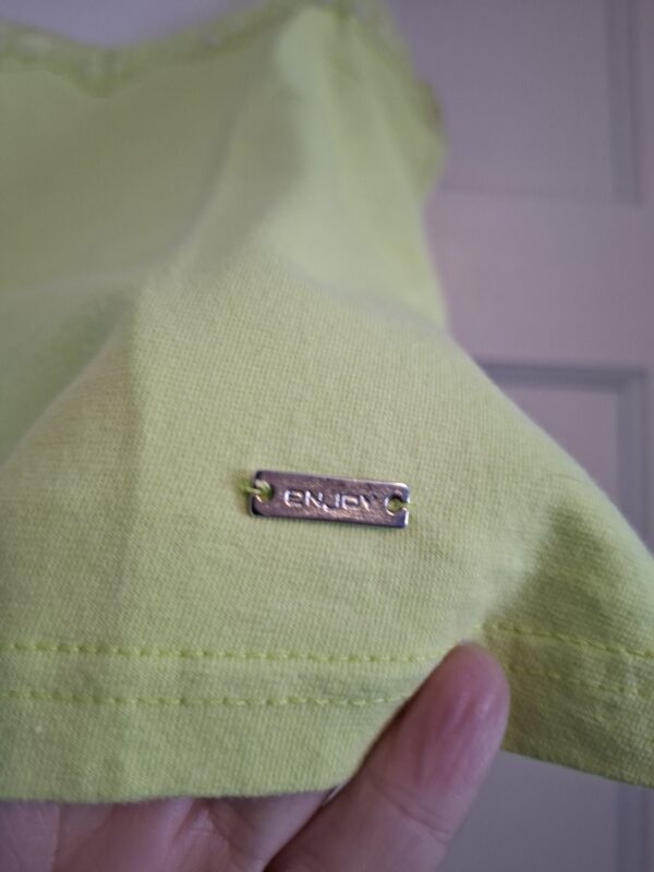 Bundel 2 topjes Emporio Armani rood en ENJOY groen maat M