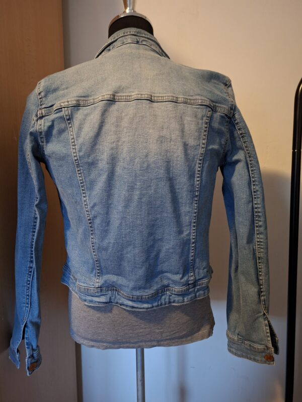 20260204_165717 ONLY spijkerjasje blauw maat M