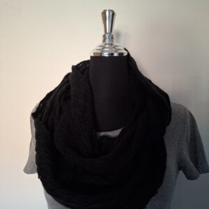 Zwarte wollen colsjaal